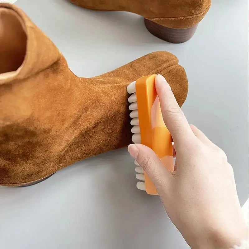 Suede Savior – Soft Crepe Brush for Shoes & Bags!