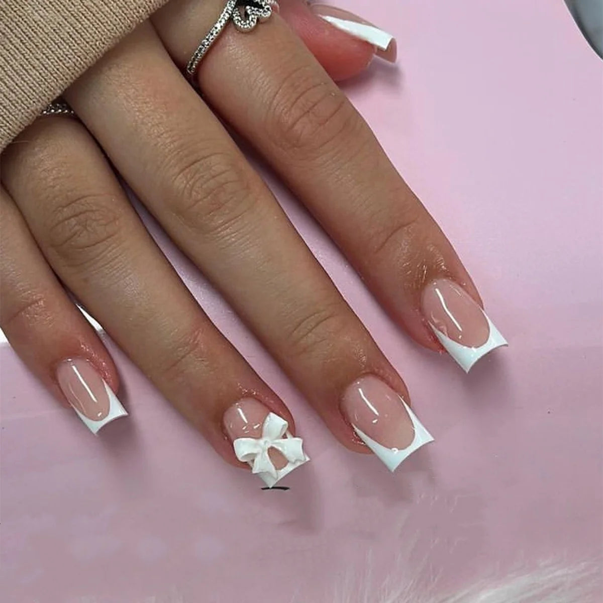 Ballet Chic – 24Pcs White French Nails with Cute Bow Design