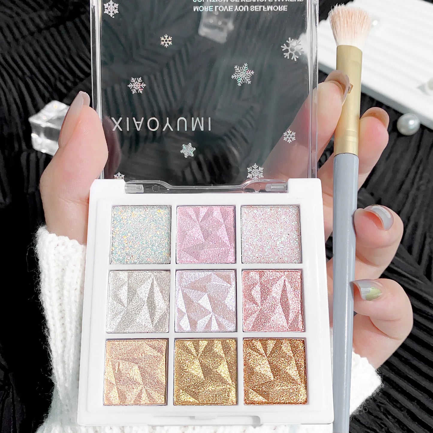 Nine-color fine glitter eyeshadow palette Pearlescent fine glitter lasting color highlight eye highlights