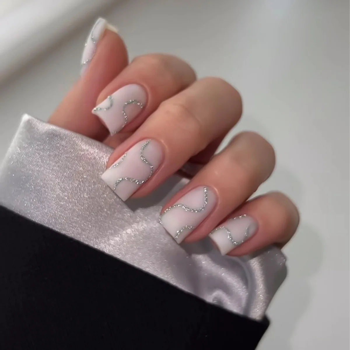 Ballet Chic – 24Pcs White French Nails with Cute Bow Design