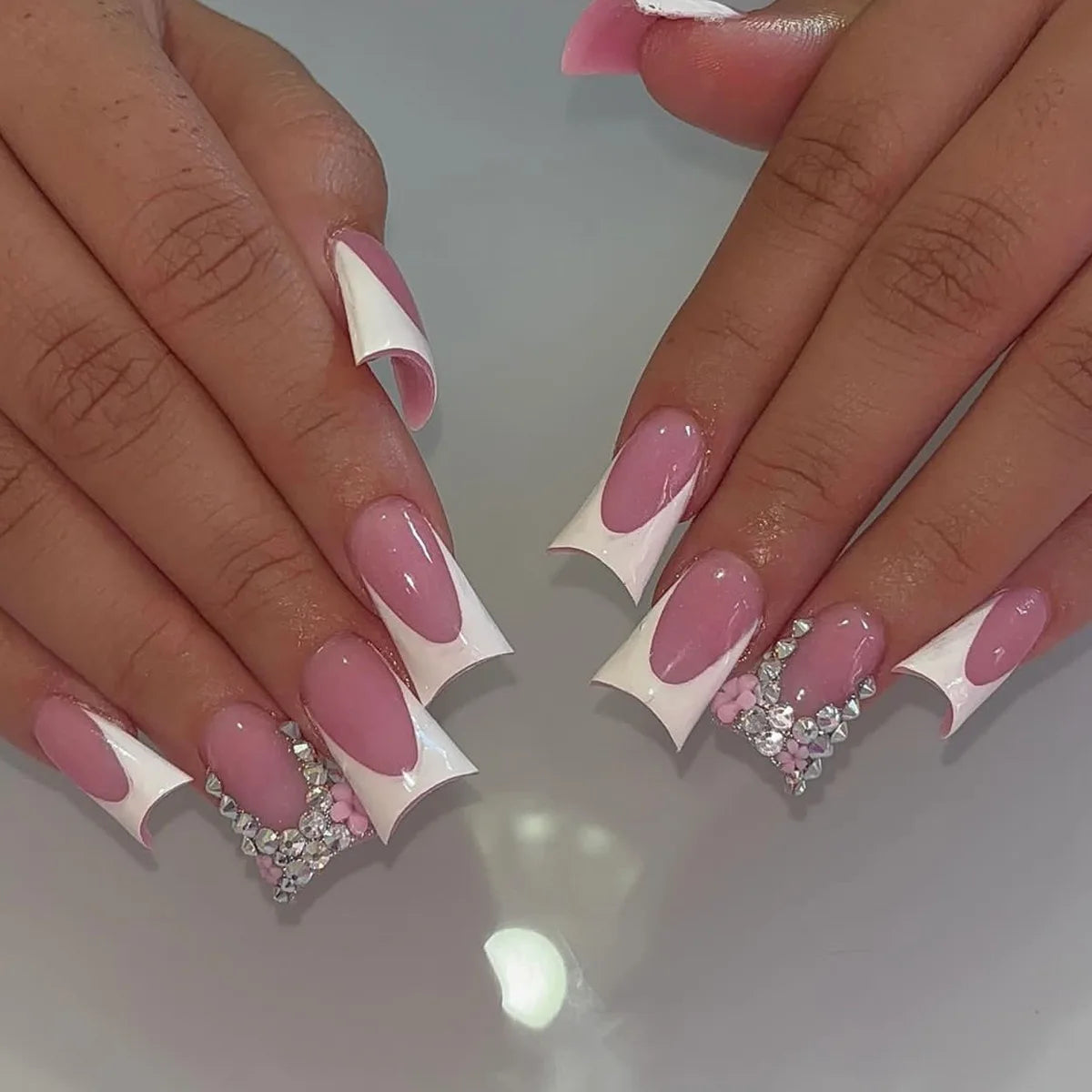 Ballet Chic – 24Pcs White French Nails with Cute Bow Design