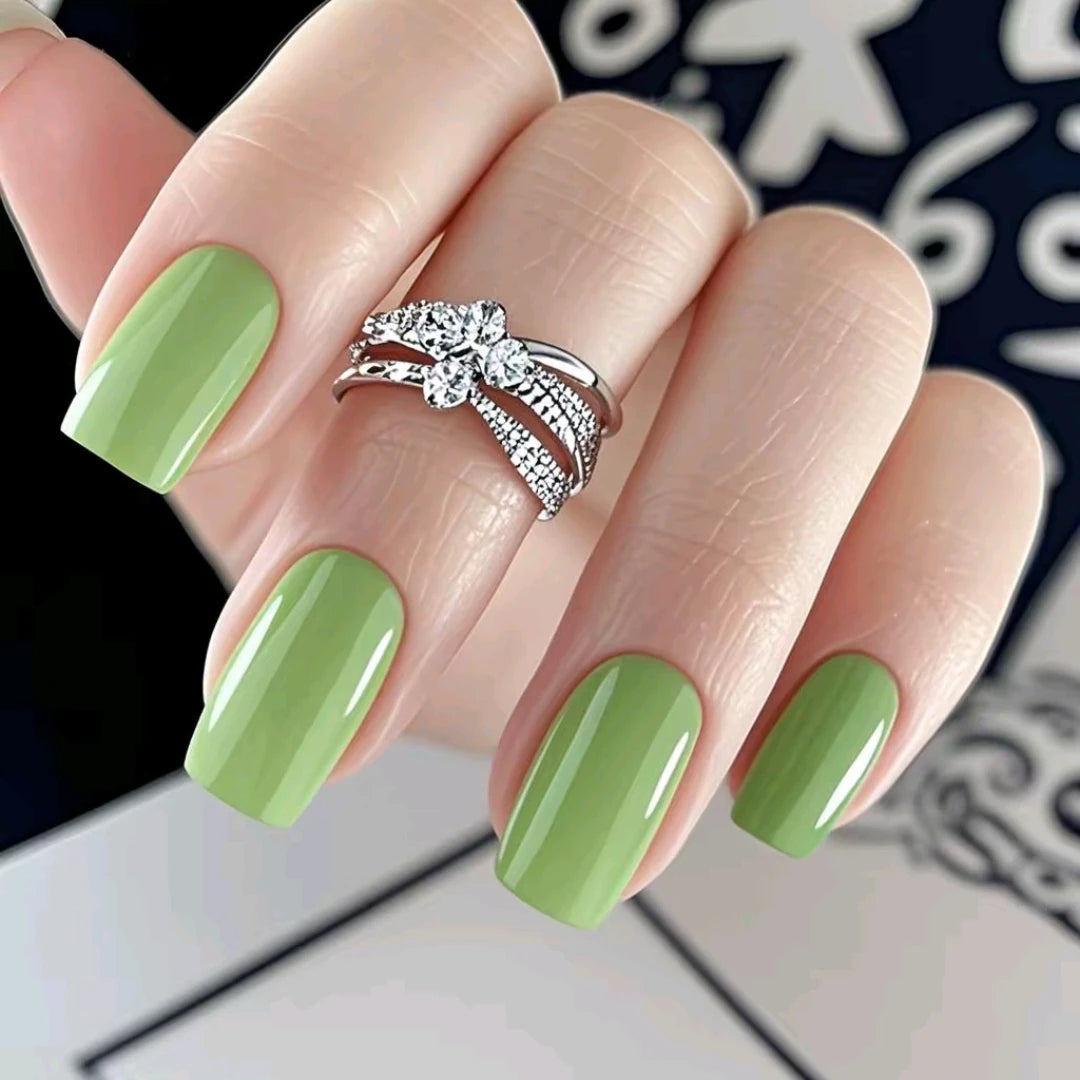 Glossy Nail Set – Long Press-On Acrylics for DIY Glam Moments