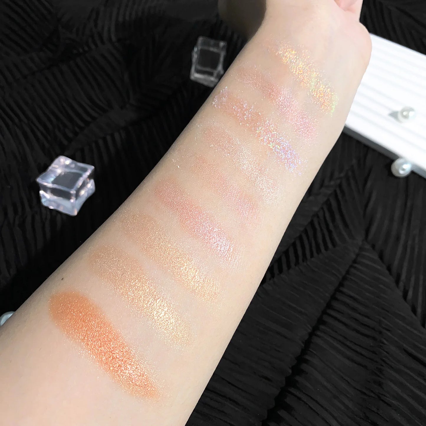 Nine-color fine glitter eyeshadow palette Pearlescent fine glitter lasting color highlight eye highlights