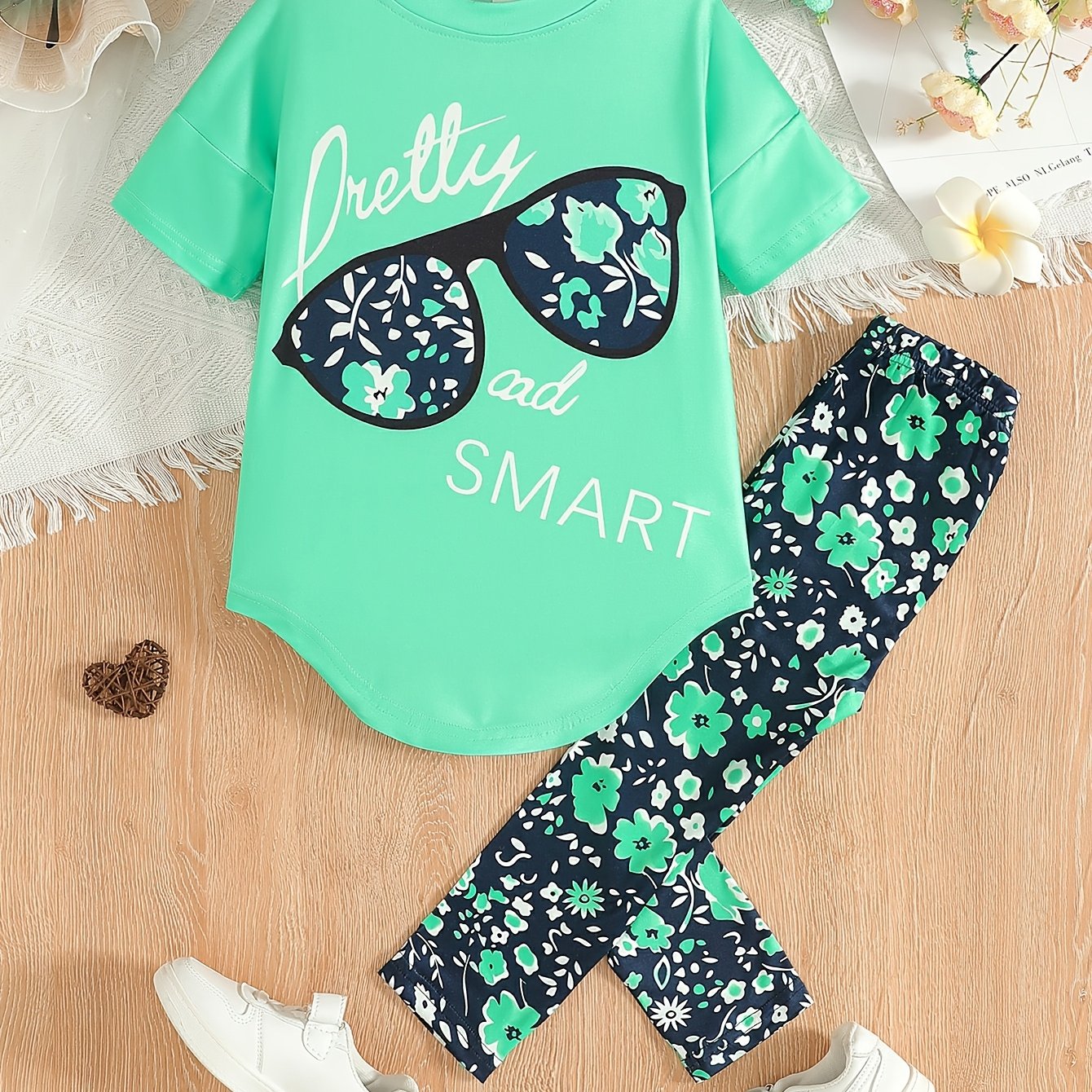 [Summer Outfit] 2pcs Girls' Summer Outfit | Large Glasses Print Pattern Drop Shoulder Irregular Hem Design Loose Short Sleeve T-Shirt + Floral Print Skinny Nine-Tenths Bottoms Set - Holiday Gift Girls' Fashion Casual Kids Sui