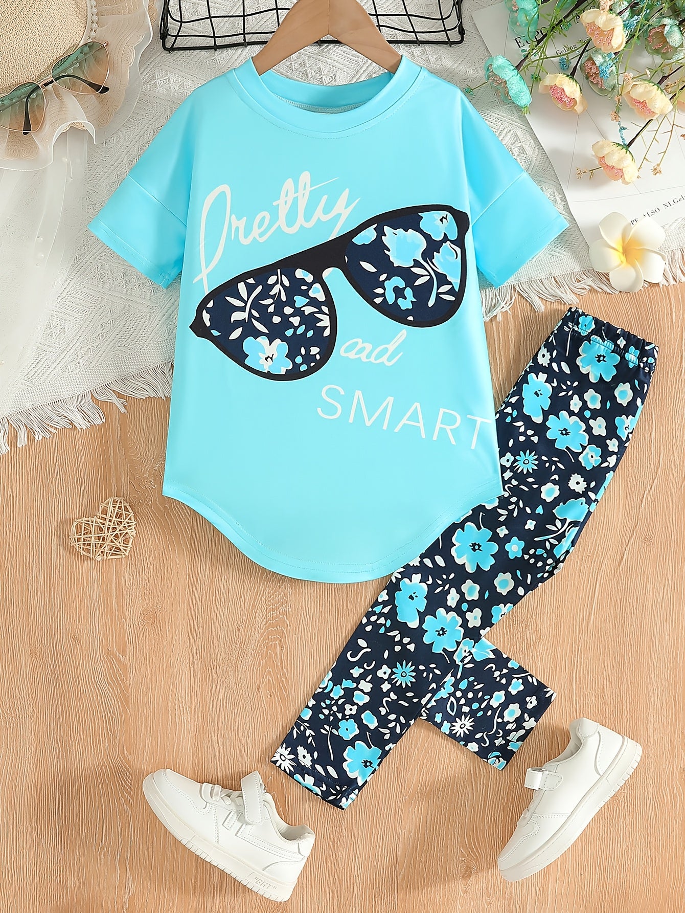 [Summer Outfit] 2pcs Girls' Summer Outfit | Large Glasses Print Pattern Drop Shoulder Irregular Hem Design Loose Short Sleeve T-Shirt + Floral Print Skinny Nine-Tenths Bottoms Set - Holiday Gift Girls' Fashion Casual Kids Sui